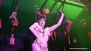 Kuigi filmimine kodus keppis sile auk, mida noor tüdruk