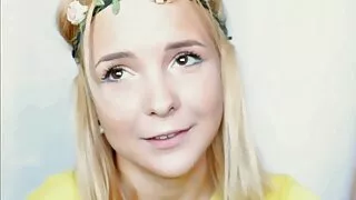 Busty Aasia kadunud kaardid ja avatud Tissid lauale