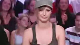 Kutt võtab cam tema suu ja tupe kuradi tema sõbranna