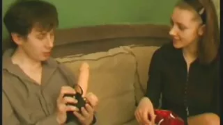 Kuum Must Striptiis levib tema jalad ees valge