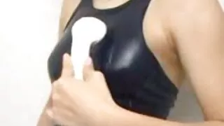 Kõhn camgirl enesekindlalt tames suur kaabel kukk