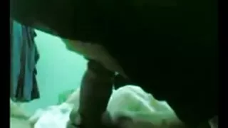 Aed jootmise jätkuvalt kurat tüdruk majas, kuni ecstasy