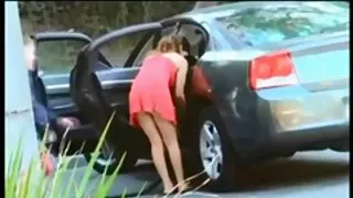 Ta ei tulnud ära suhu ja sunnitud levitada oma jalad ees kutt
