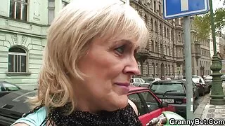 Kuum eebenipuu tüdruk armastab tunda vagiina täis