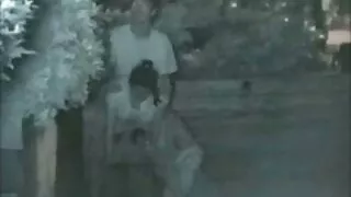 Naine uskumatult kõlvatuks Sukkpüksid seisab doggy style ja saab perses