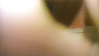 Hiina tüdruk shoves Sõrmedega Tuss enne orgasmi